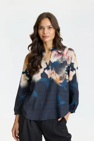 Bluse - Scarlett - Blomsteret Sort/Sand/Blå - IN FRONT