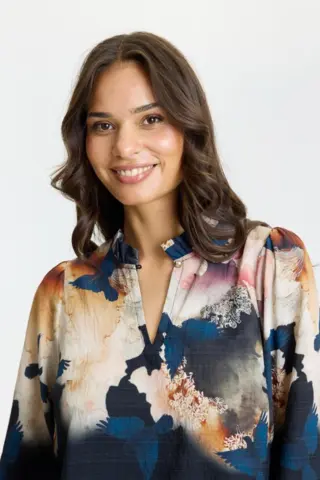 Bluse - Scarlett - Blomsteret Sort/Sand/Blå - IN FRONT
